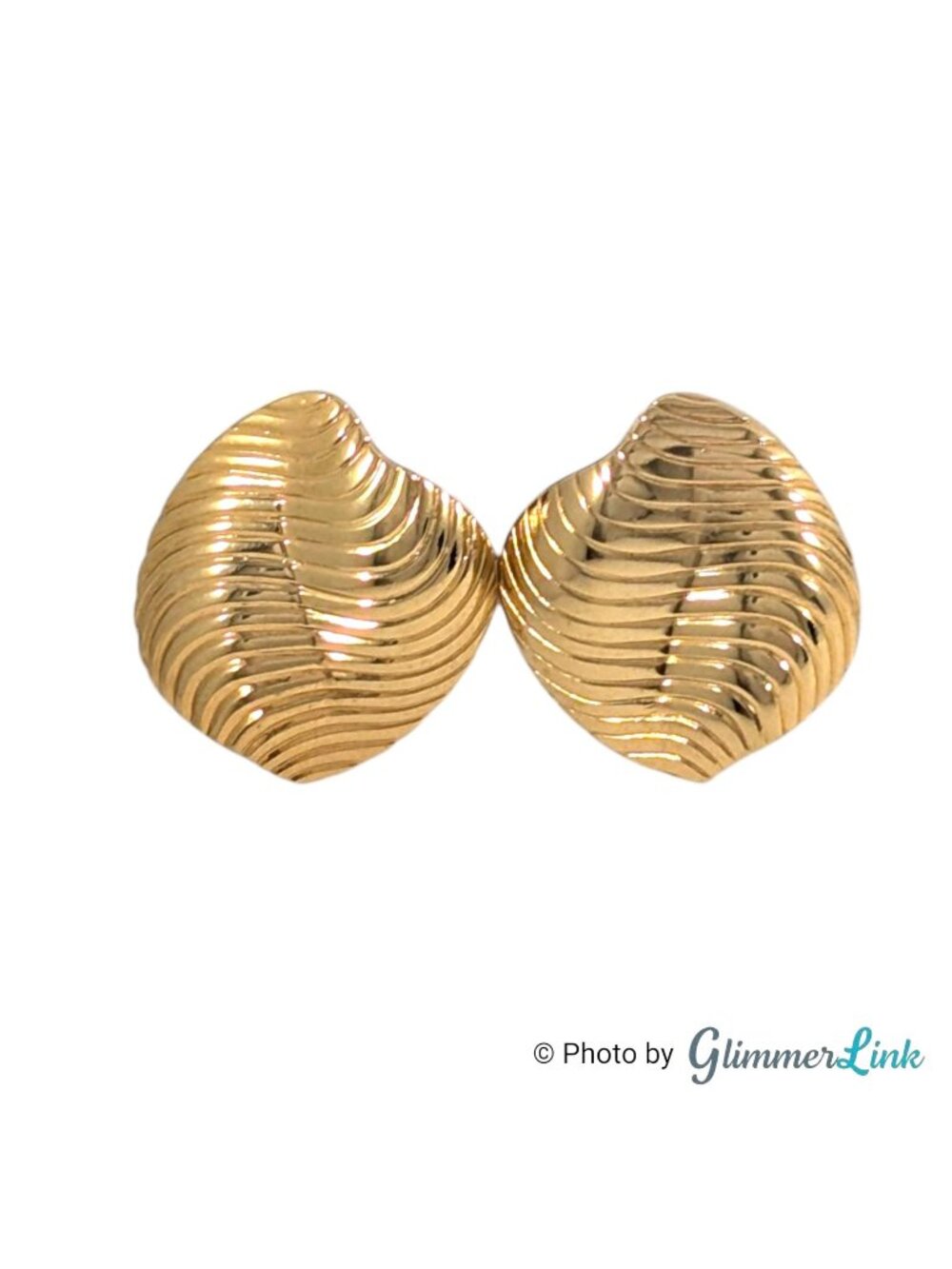 Vintage 1980s Avon Sea Treasure Ribbed Gold Tone Pierced Earrings